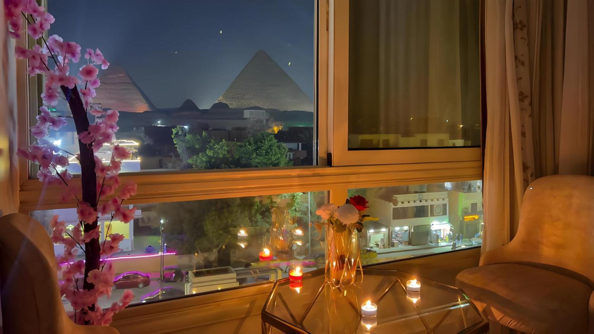 Hotel Desert Crown Of The Middle East Pyramids View Cairo