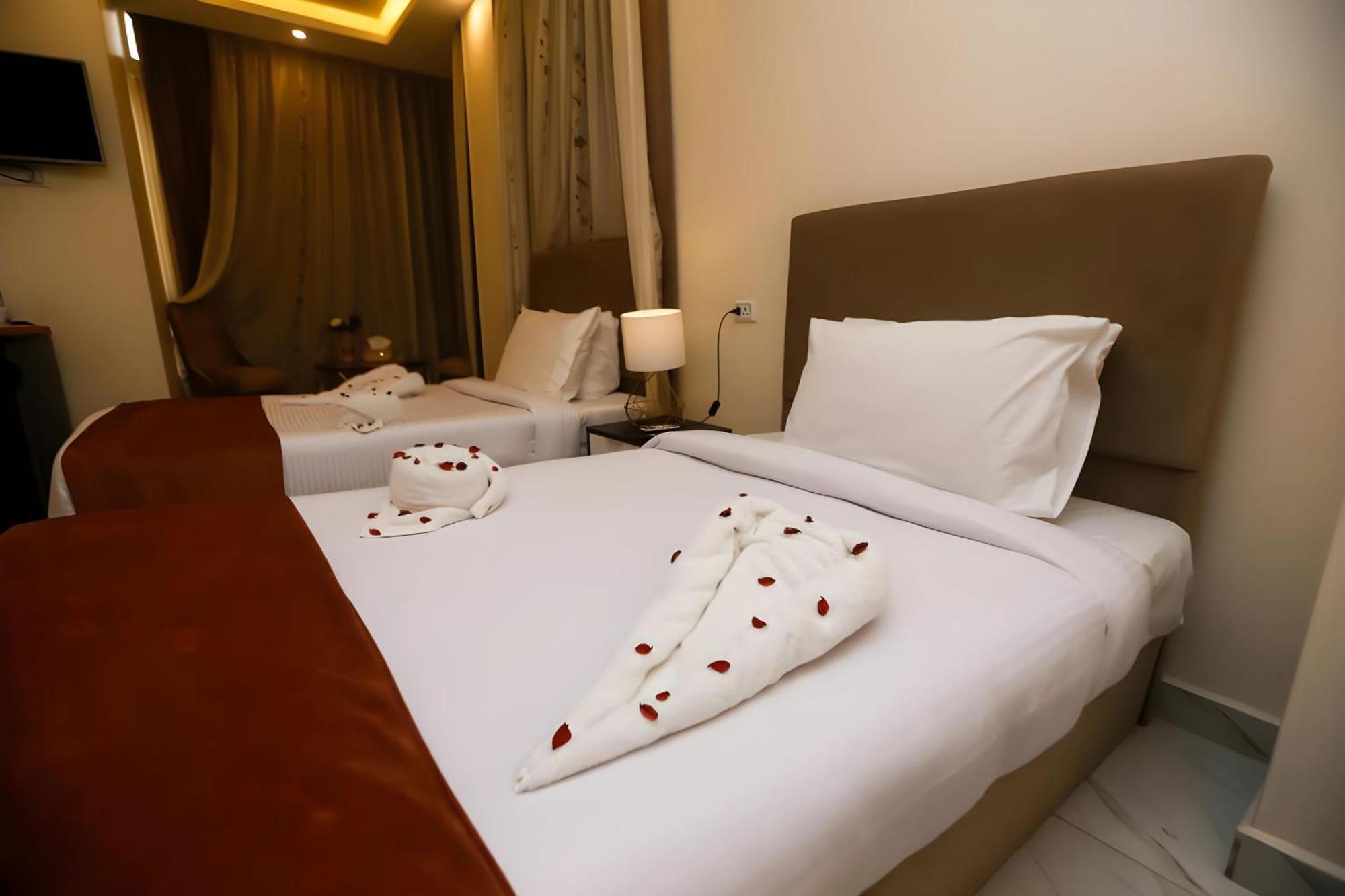 Hotel Desert Crown Of The Middle East Pyramids View Cairo